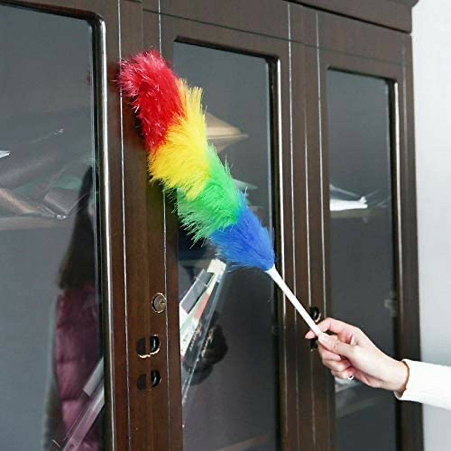Wukusy Rainbow Microfiber Plastic Duster, 24-inch flexible lightweight dust cleaner for cleaning surfaces and hard-to-reach areas.