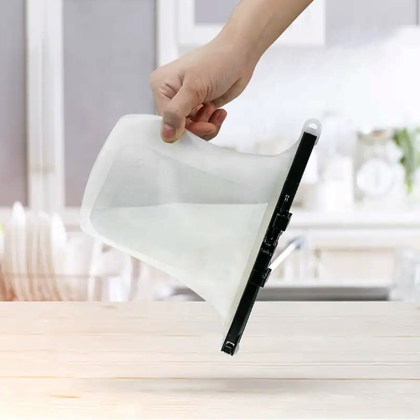 Wukusy reusable silicone food storage bag set with leakproof lock, flat bottom, suitable for freezer, microwave, dishwasher, BPA-free.