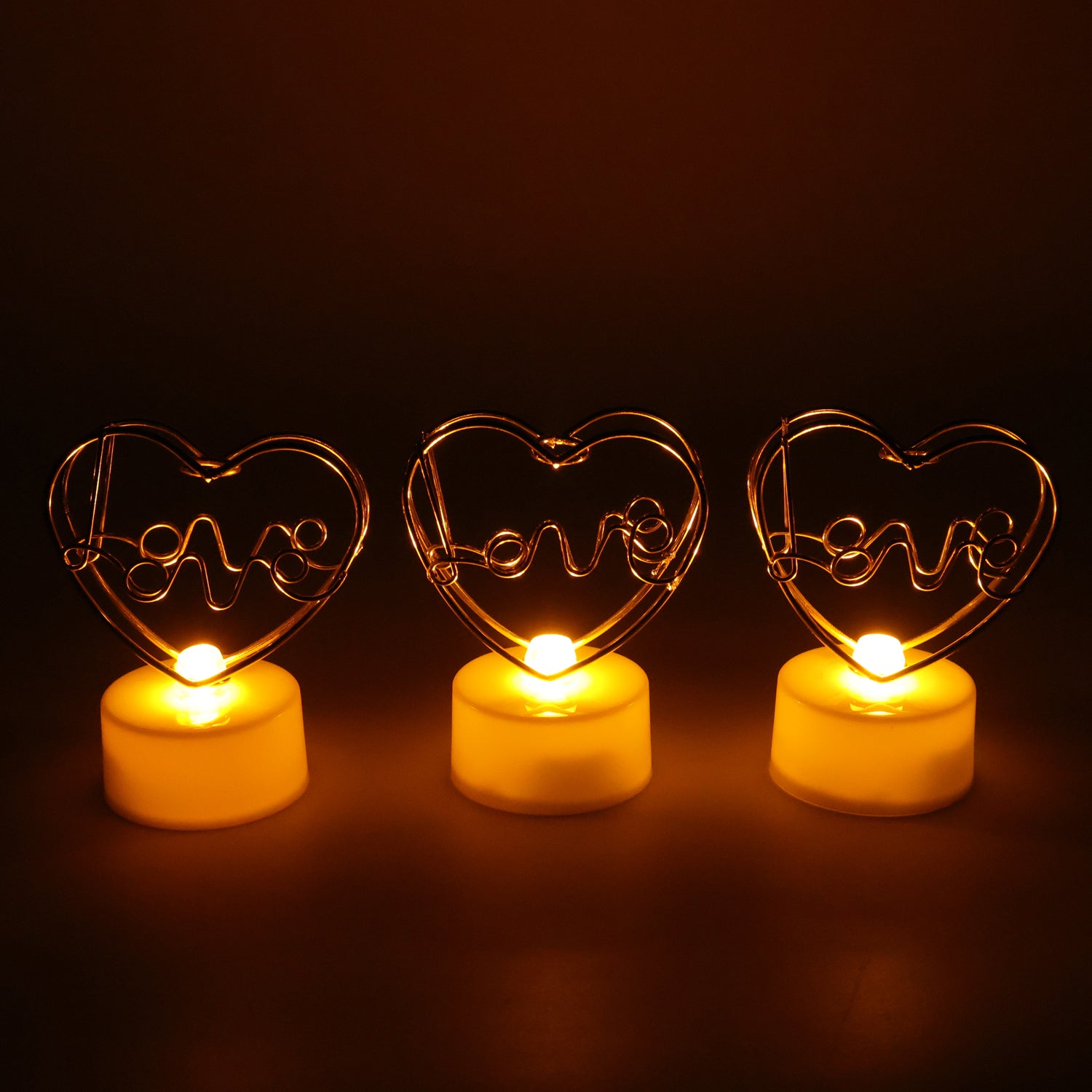 Wukusy romantic heart love table decor gift set featuring heart-shaped ornaments for romantic home decoration.