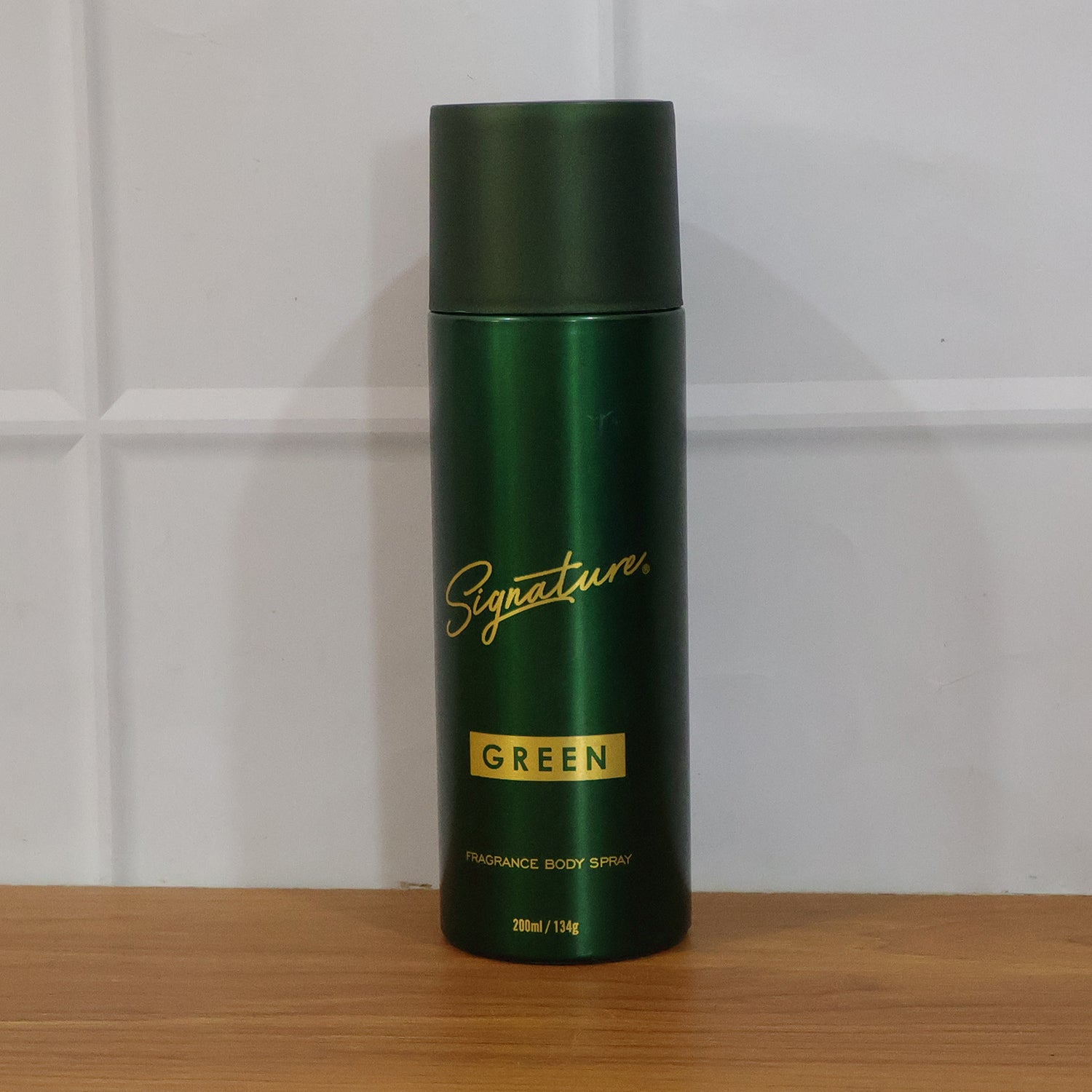 Wukusy Signature Premium Green Fragrance Body Spray 200ml bottle with green and gold packaging.