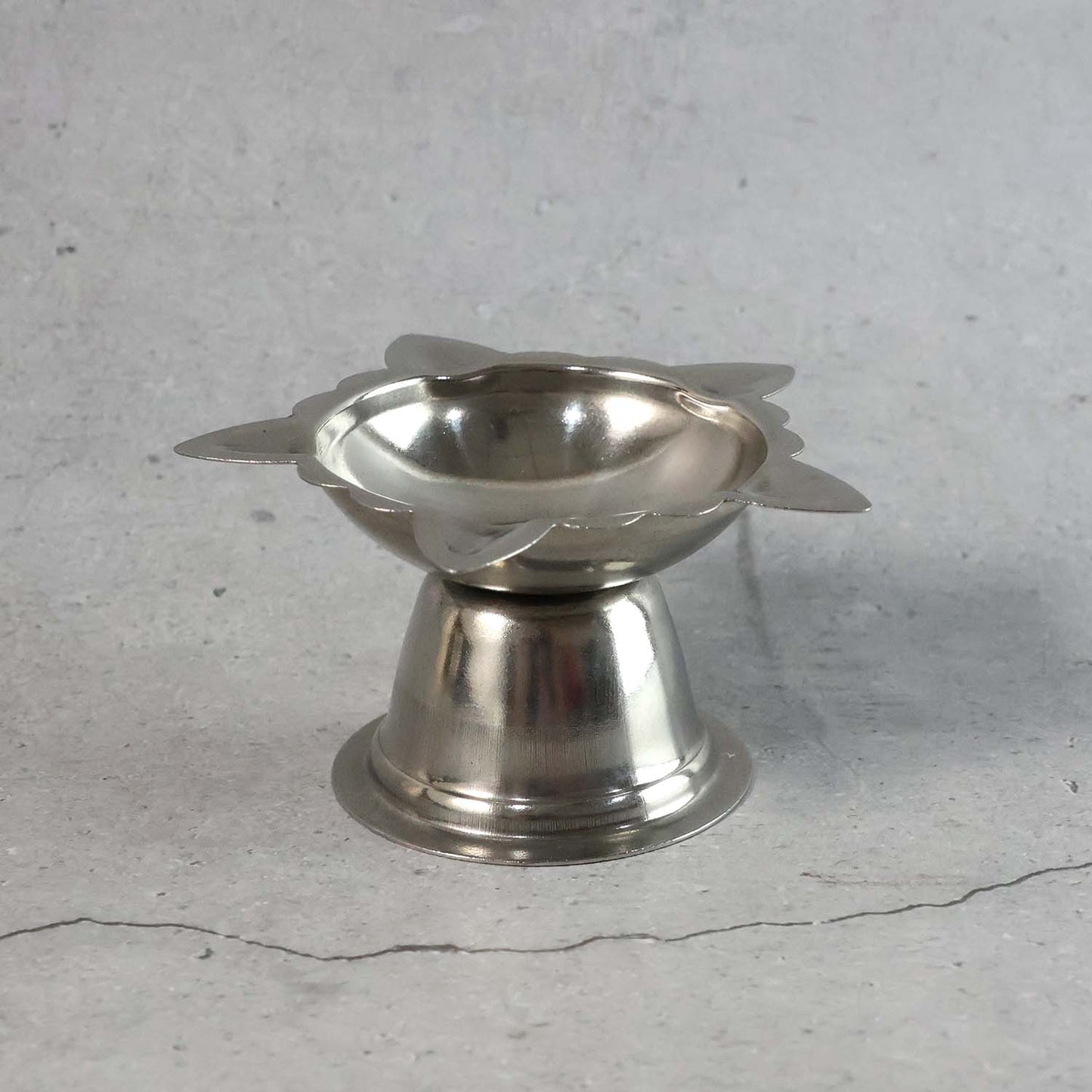Big stainless steel sunflower design diya stand by Wukusy, decorative and durable for festive lighting displays.
