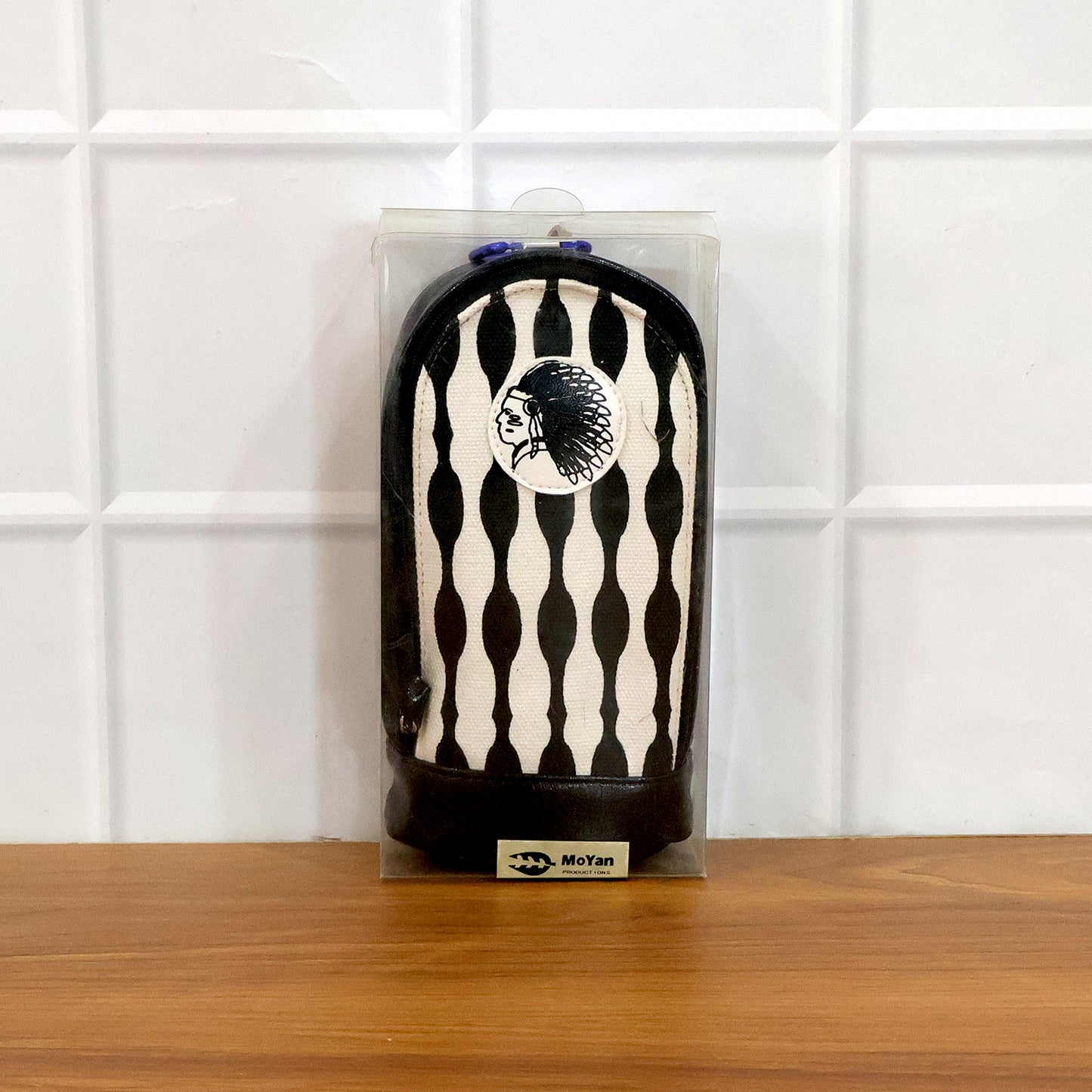 Wukusy stylish hard-base zipper pencil pouch, compact and durable for organizing pens and stationery.