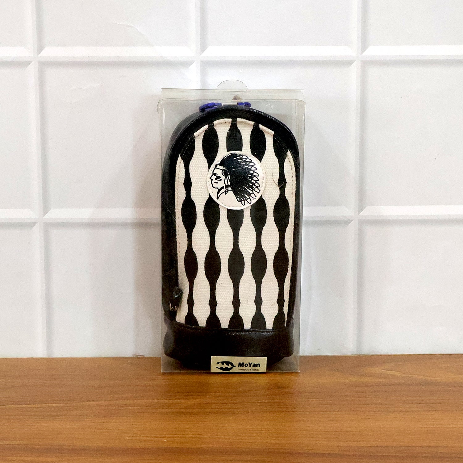 Wukusy stylish hard-base zipper pencil pouch, compact and durable for organizing pens and stationery.