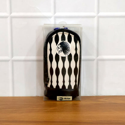 Wukusy stylish hard-base zipper pencil pouch, compact and durable for organizing pens and stationery.