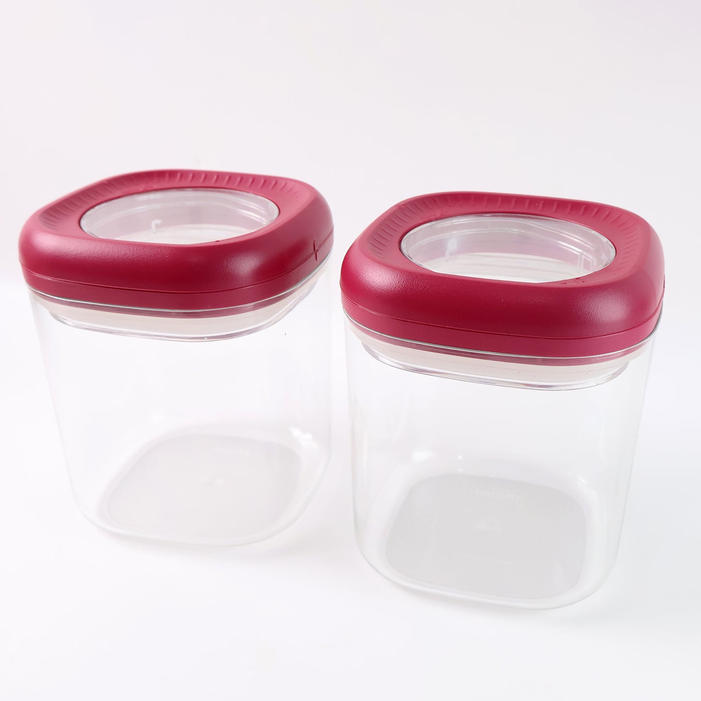 Wukusy transparent twist lock kitchen storage container set with two 800ml containers, featuring secure locking lids for freshness