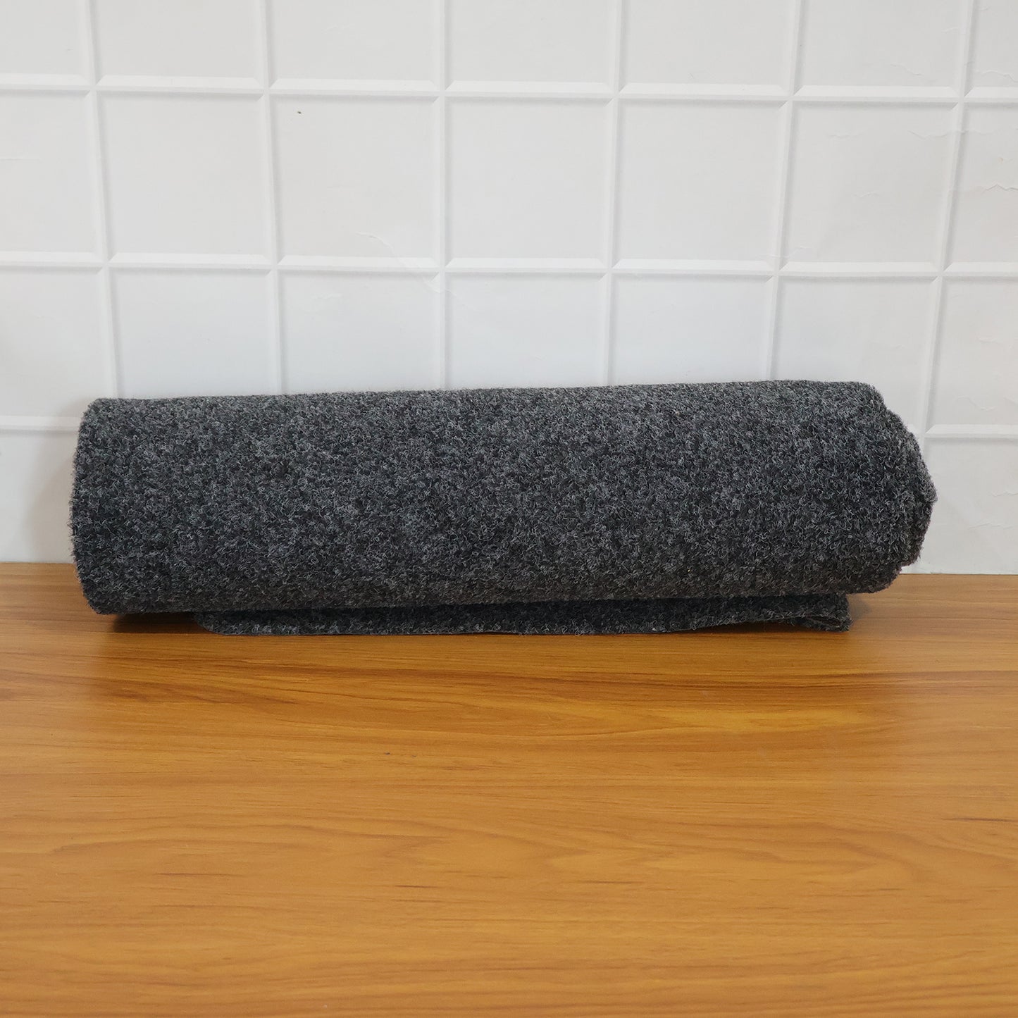 Wukusy ultra-soft anti-slip bathroom floor mat, 100x99 cm, with textured surface for safety and comfort.
