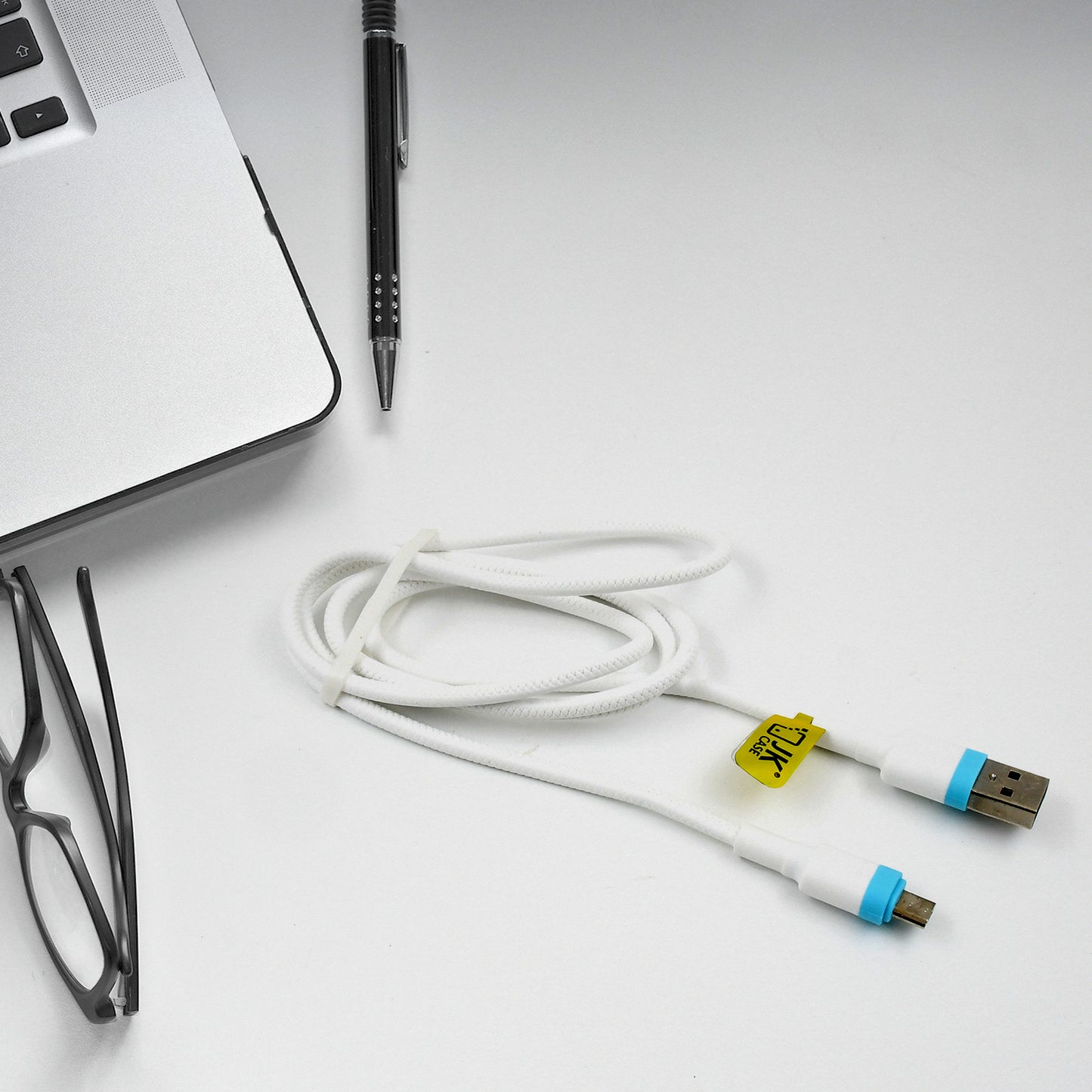 Wukusy 2.4A fast charging Android USB data transfer cable, black, for smartphones and tablets, 1 piece.