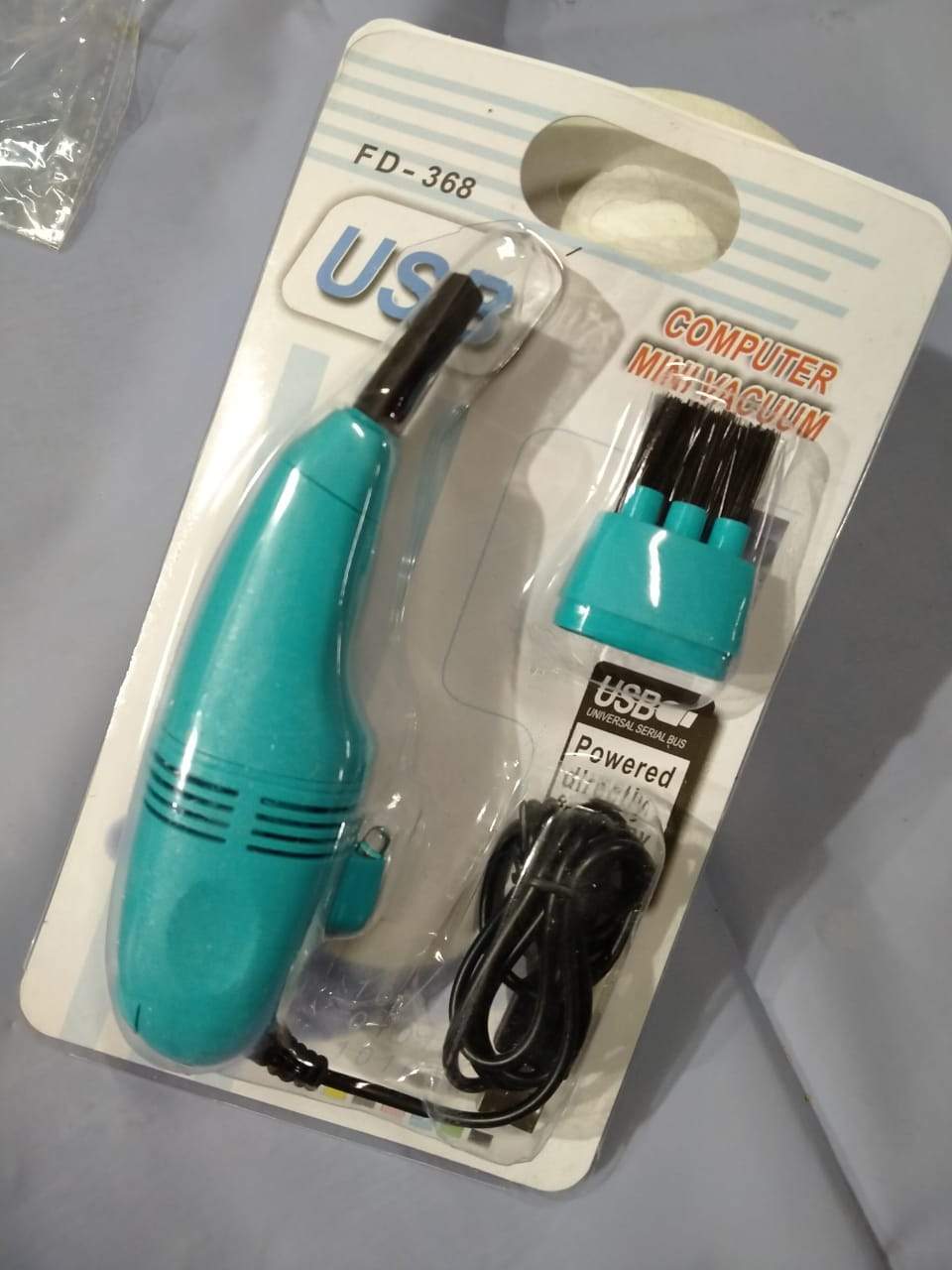 Wukusy 295 USB mini vacuum cleaner for computers and cars, compact electronic device for cleaning dust and debris.