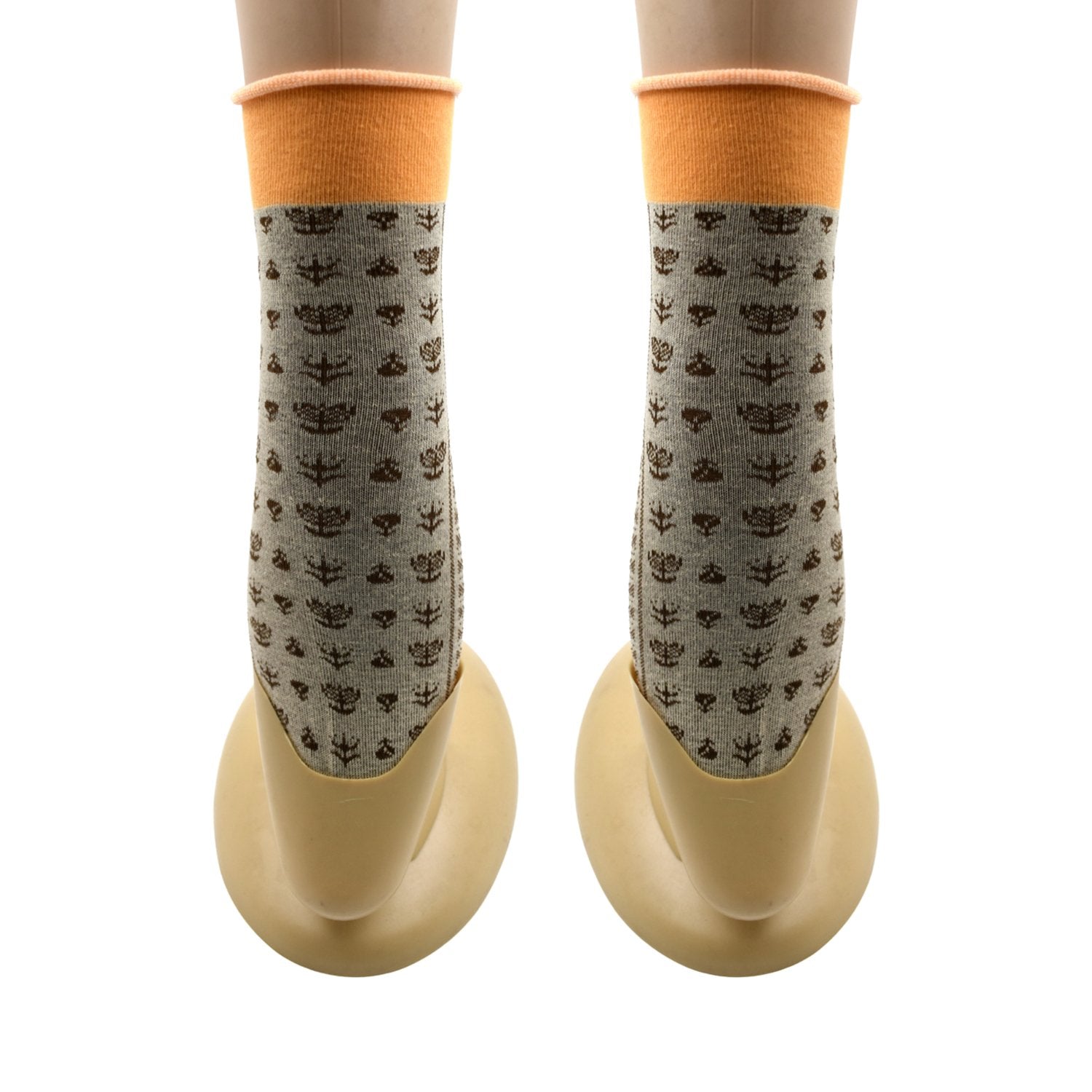 Wukusy 7356 breathable, thickened cotton socks featuring a classic simple design and soft, skin-friendly material for comfortable wear.