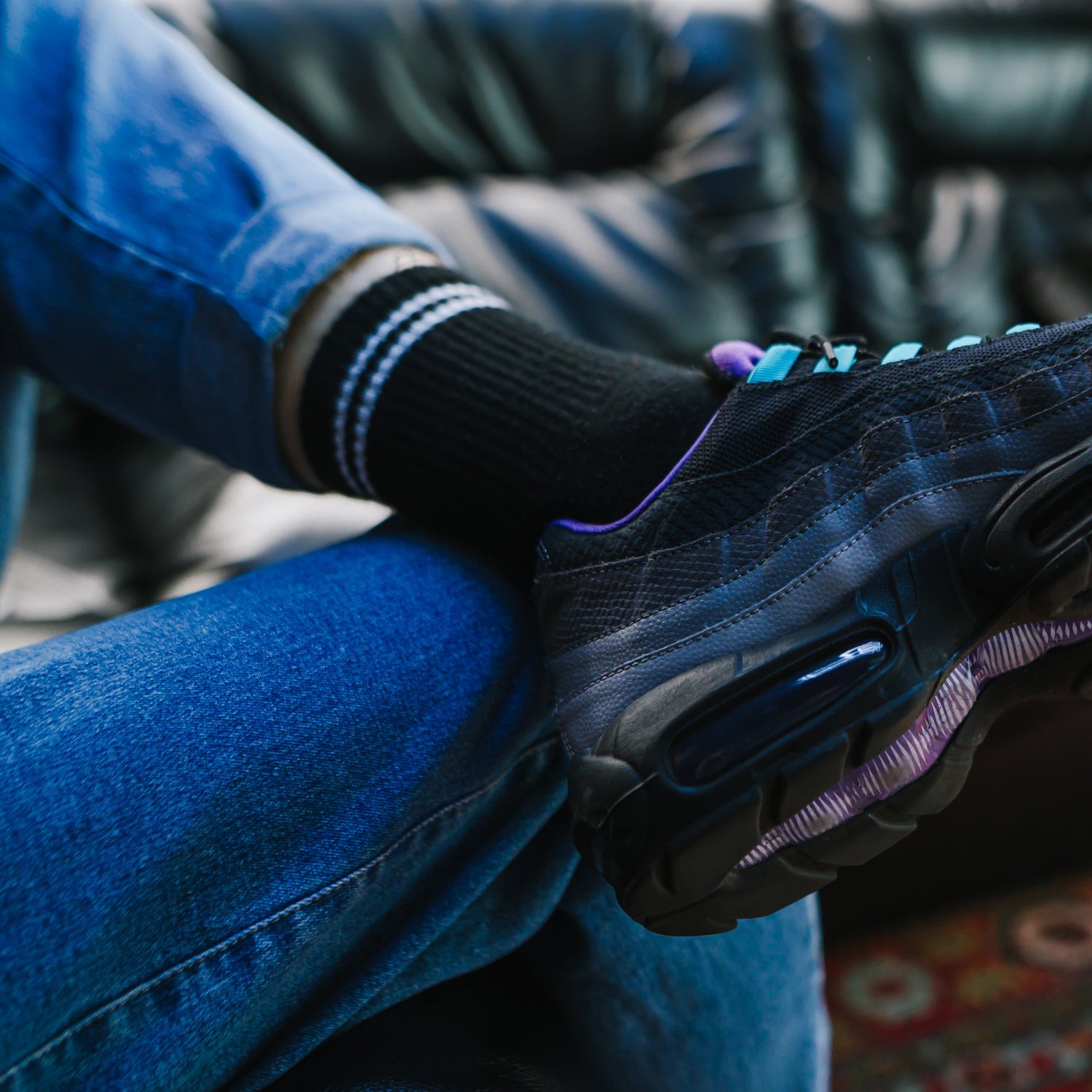 Wukusy men's mix design ankle-length sports socks with thick cotton cushion for comfort and style.