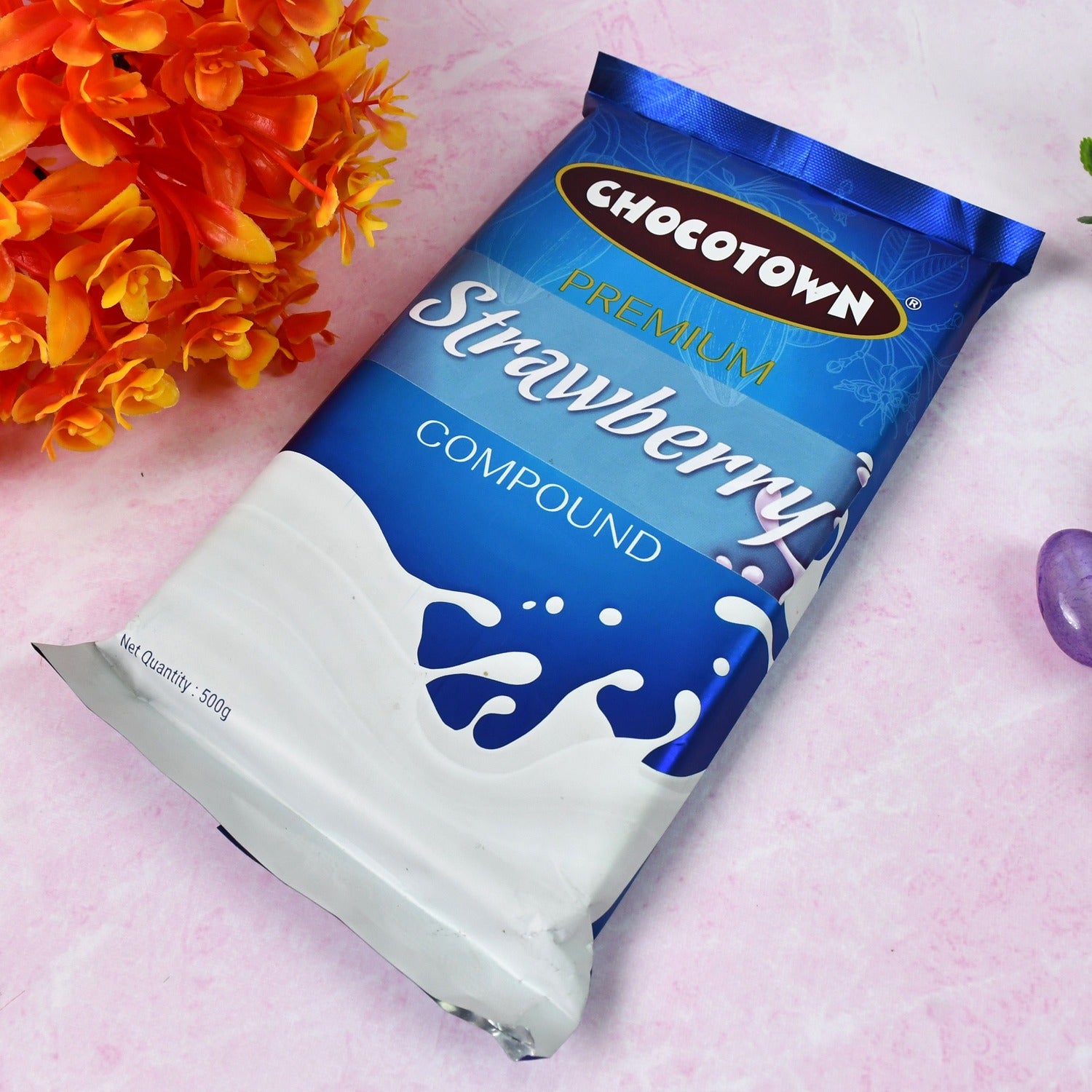 Wukusy Chocotown Premium Strawberry Compound 500g jar, rich strawberry flavor for baking and confectionery.