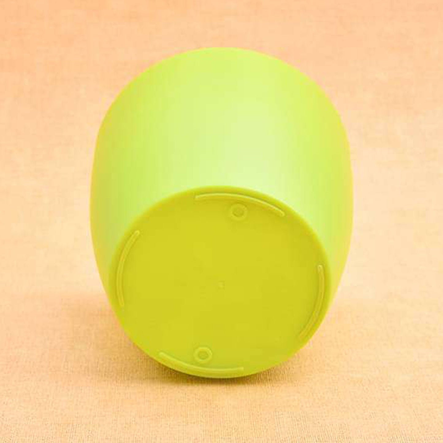 Wukusy round flower pots for indoor and outdoor gardening, showcasing a stylish garden container with vibrant flowers.
