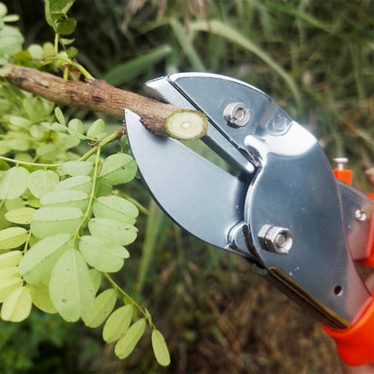 Wukusy 1572 professional garden scissors with sharp blades and comfortable handle, 18cm for precise pruning and trimming.