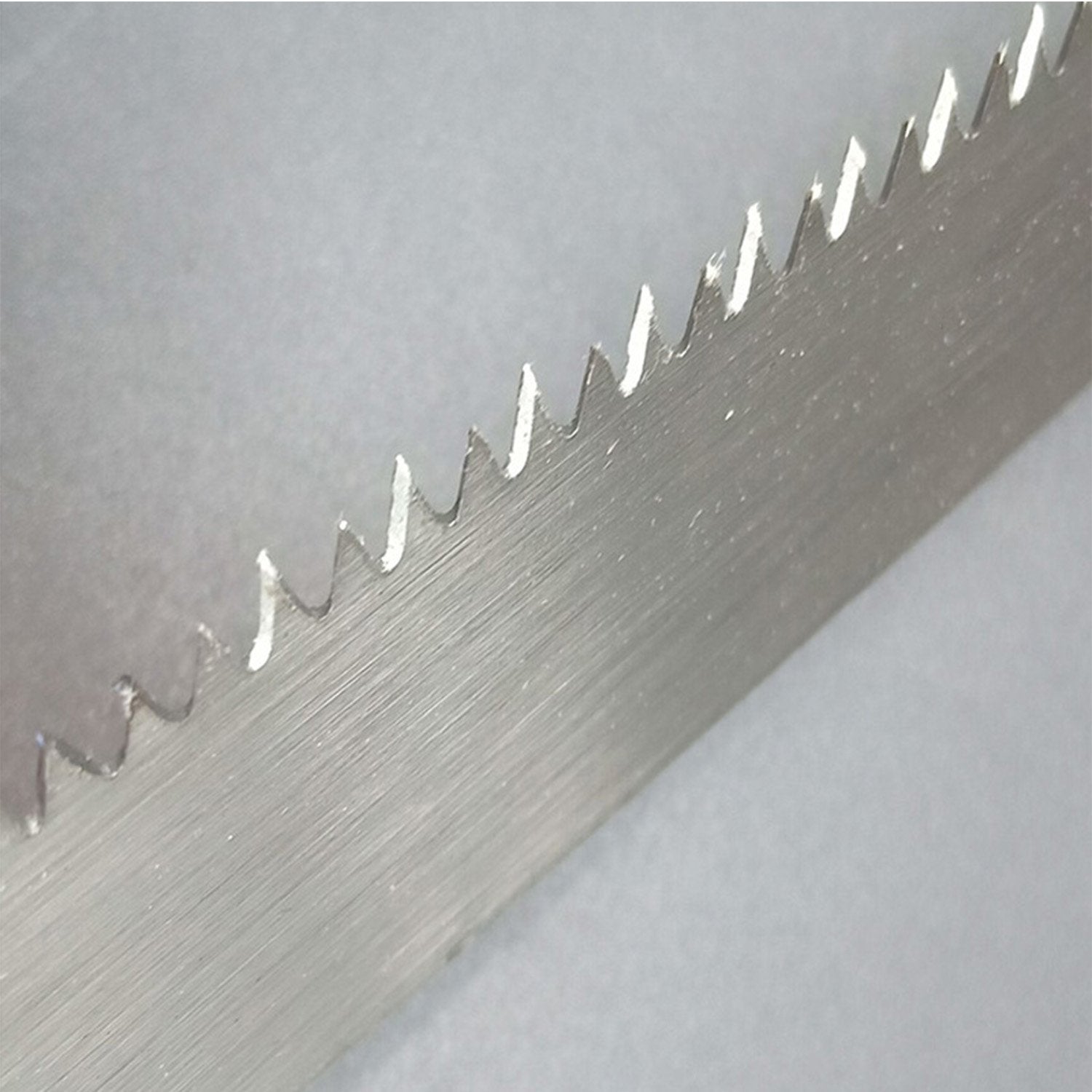 Wukusy high carbon steel tree pruning saw with 270mm cutter for garden pruning and branch trimming.