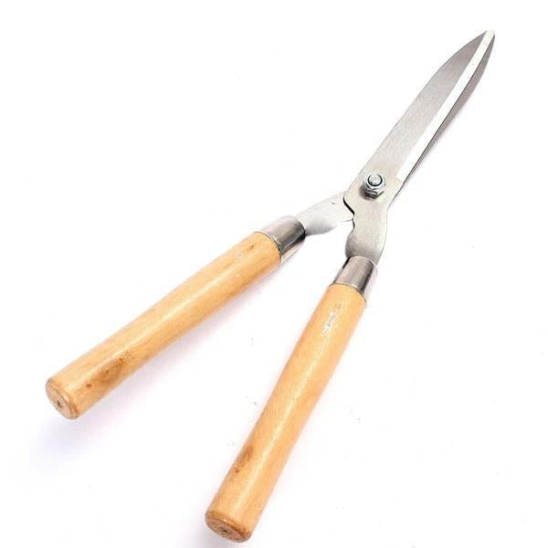 Wukusy garden hedge shears with wooden handles, ideal for trimming bushes and hedges. Durable and ergonomic garden tool.