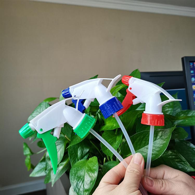Wukusy garden trigger sprayer bottle replacement nozzle with pipe, plastic spray head for garden spray bottles.