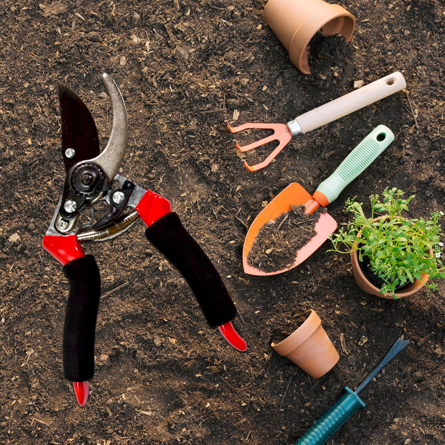 Red Wukusy garden shears featuring 21cm sharp pruners and scissors for precise pruning and gardening tasks.