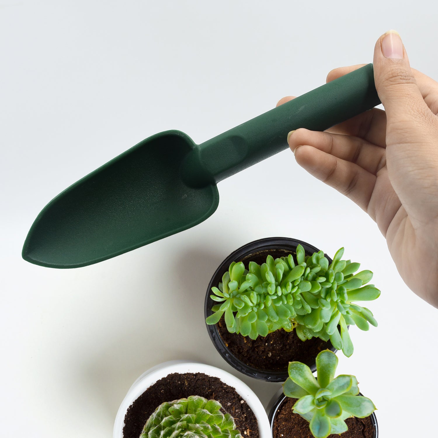 Wukusy garden hand trowel for digging and planting, small heavy-duty gardening tool with a durable metal blade and ergonomic handle.