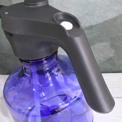Wukusy 3L electric garden spray bottle with rechargeable battery, automatic watering can for fertilizing and garden spraying.