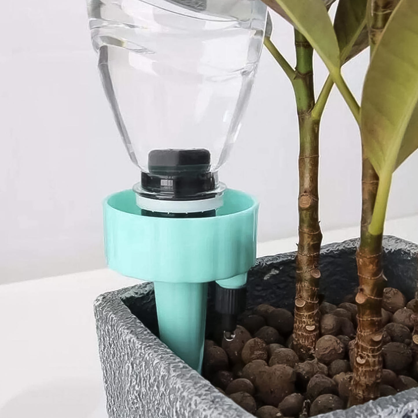 Wukusy garden auto plant watering device in mixed colors, 1 piece, ideal for efficient garden irrigation and plant care.