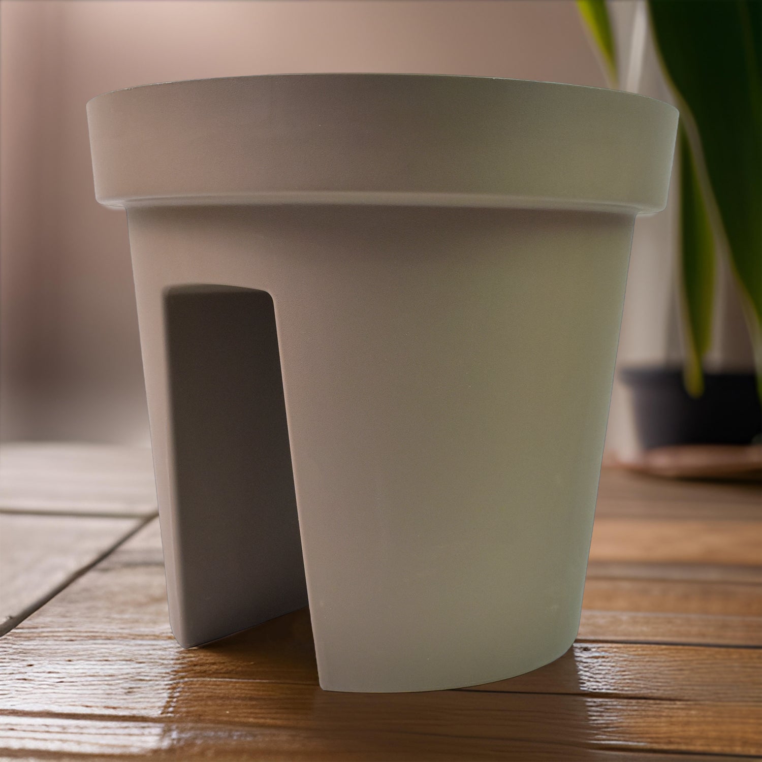 Wukusy garden creative flower pot balcony holder set, two decorative flower pots with stands for outdoor gardening.
