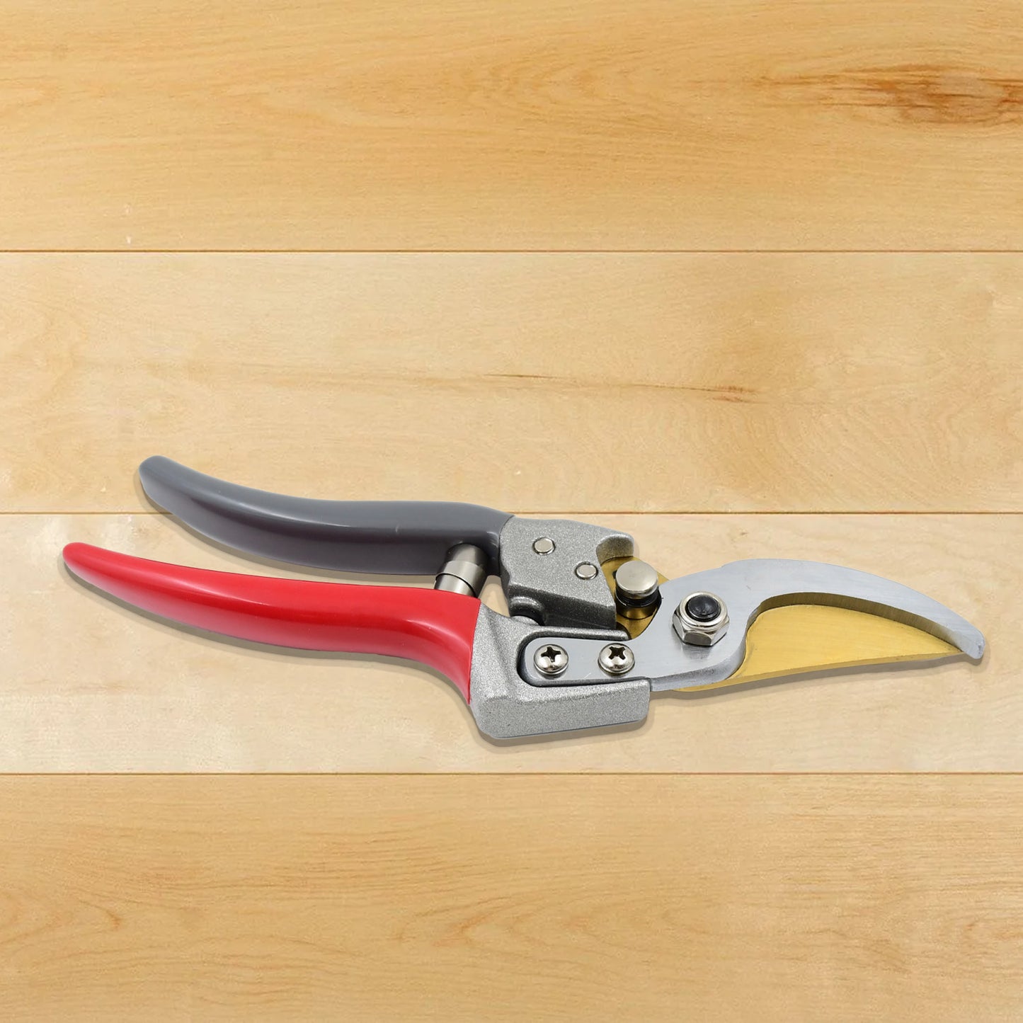 Wukusy garden shears pruners scissors with 18 mm cutting capacity, designed for pruning and gardening tasks.