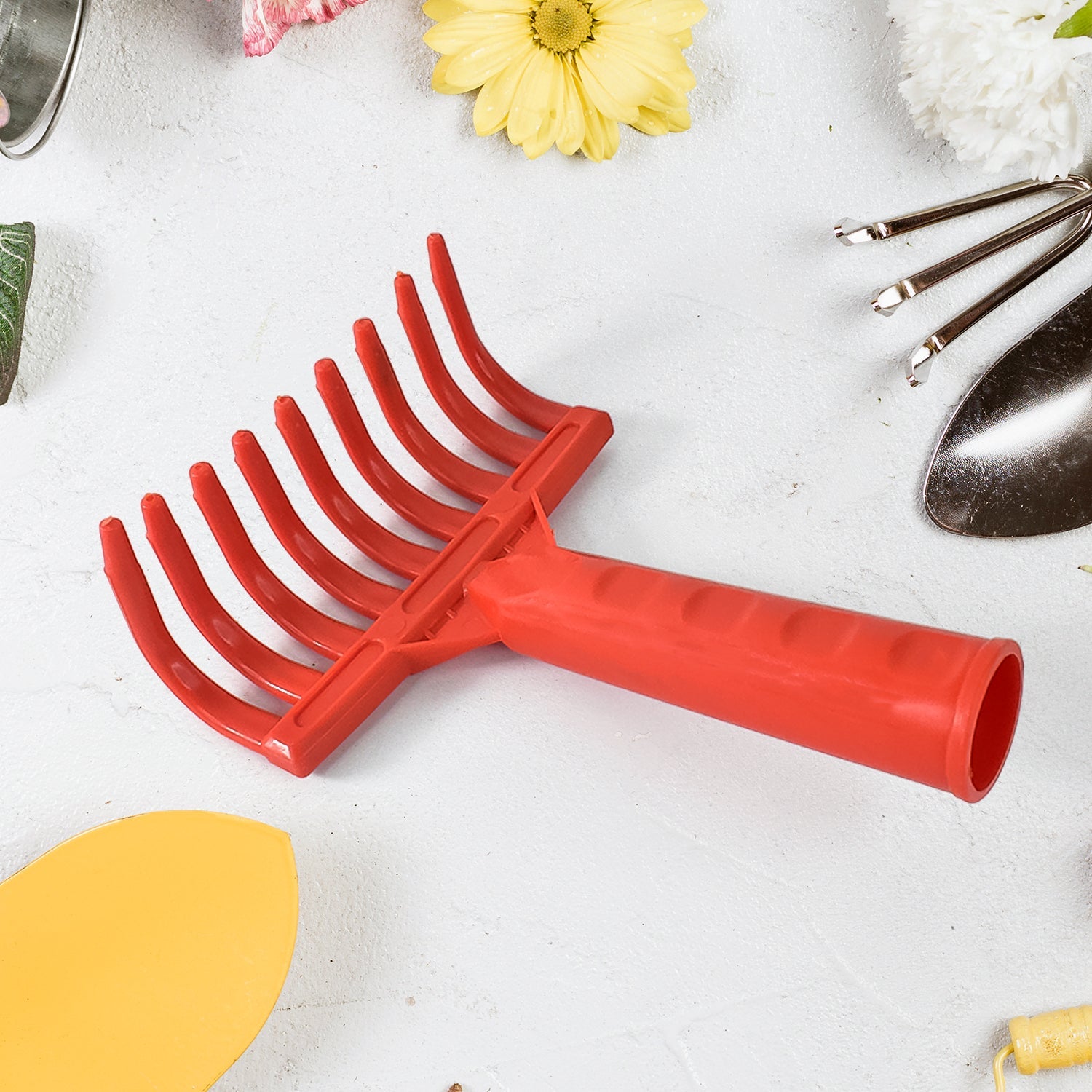 Wukusy heavy-duty plastic garden hand rake with 9 teeth, ideal for cultivating soil and garden maintenance.