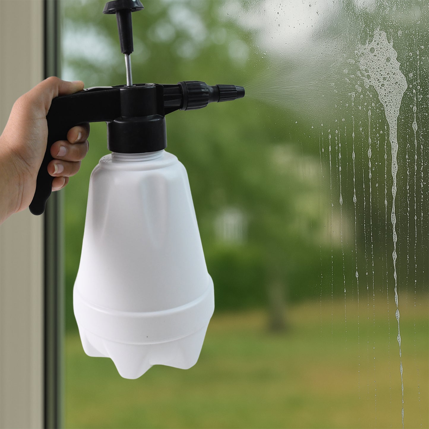 Wukusy heavy-duty plastic pressure spray bottle for gardening, 1.5 liters, with a green trigger and durable design.