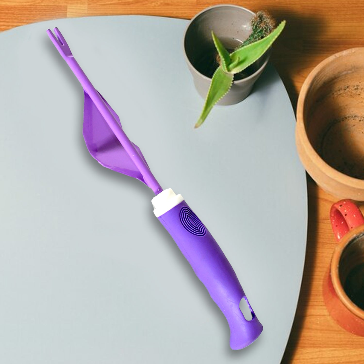 Wukusy heavy-duty garden tools kit with trowel, pruners, and cultivator for home garden, indoor and outdoor gardening tasks.