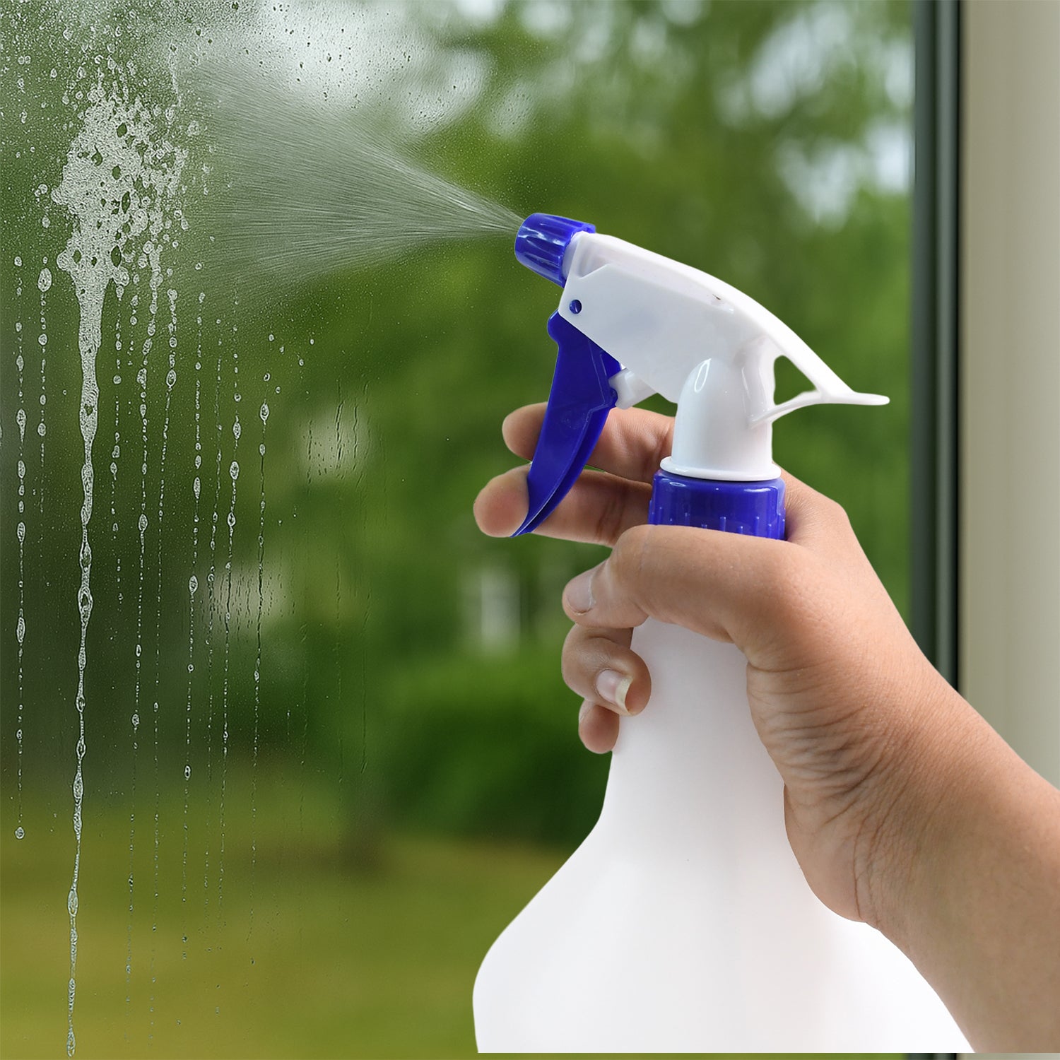 Wukusy 1L garden plastic trigger spray bottle for watering plants and gardening tasks, with a clear, durable design.