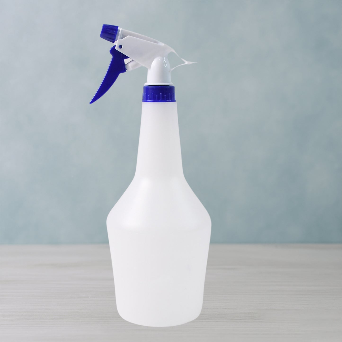 Wukusy 1L garden plastic trigger spray bottle for watering, cleaning, and plant care with adjustable nozzle and ergonomic handle.