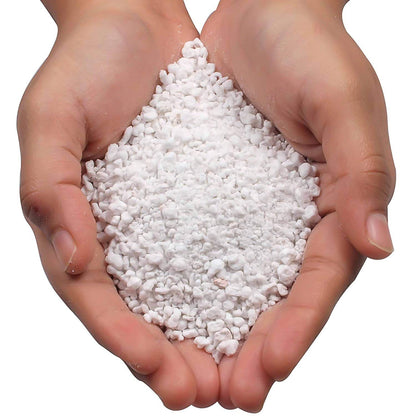 Wukusy Paradise Perlite for hydroponics and terrace gardening soil conditioner, 250g, showing white perlite granules in a garden setting.