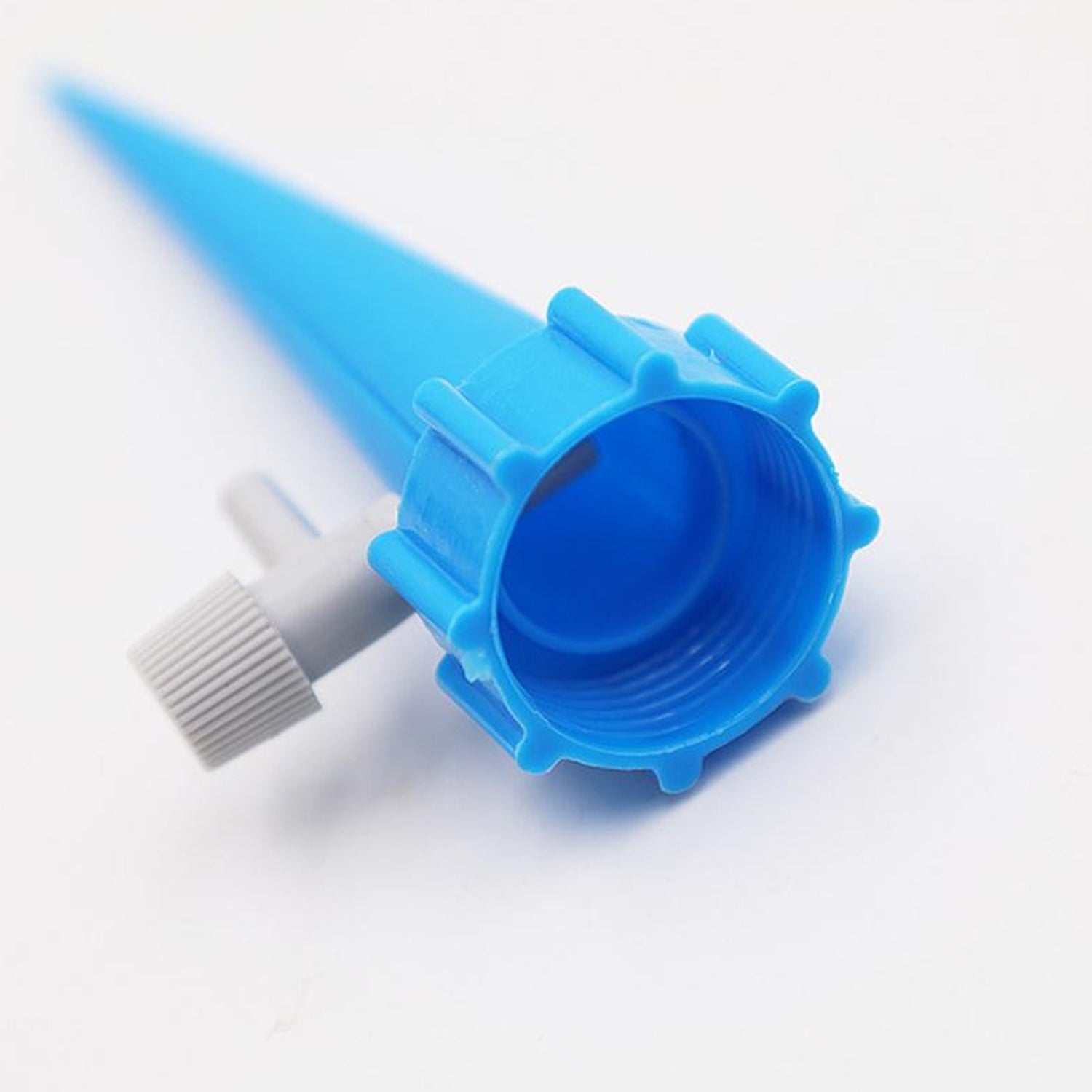 Wukusy garden self-watering plant spikes with adjustable control valve for slow water release, ideal for garden plant irrigation.
