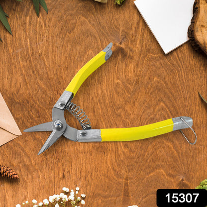 Wukusy Precision Micro Garden Snip pruning scissors for detailed gardening, small size, with sharp blades for precise cuts.