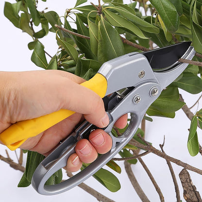 Wukusy gardening pruning shears with ergonomic handles, designed for pruning plants and shrubs in the garden.
