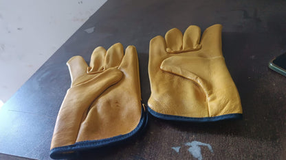 Pair of Wukusy garden work gloves, B grade, durable fabric with reinforced palms, designed for gardening tasks.