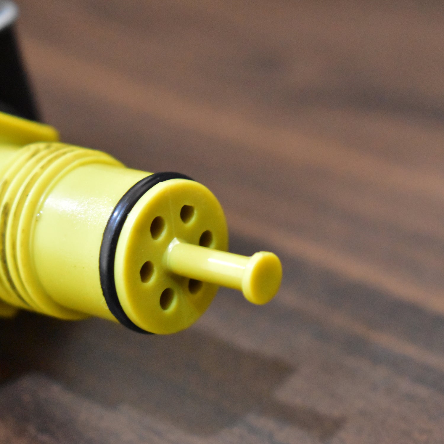 Wukusy gold-plated metal trigger hose nozzle with water lever spray for gardening and watering tasks.