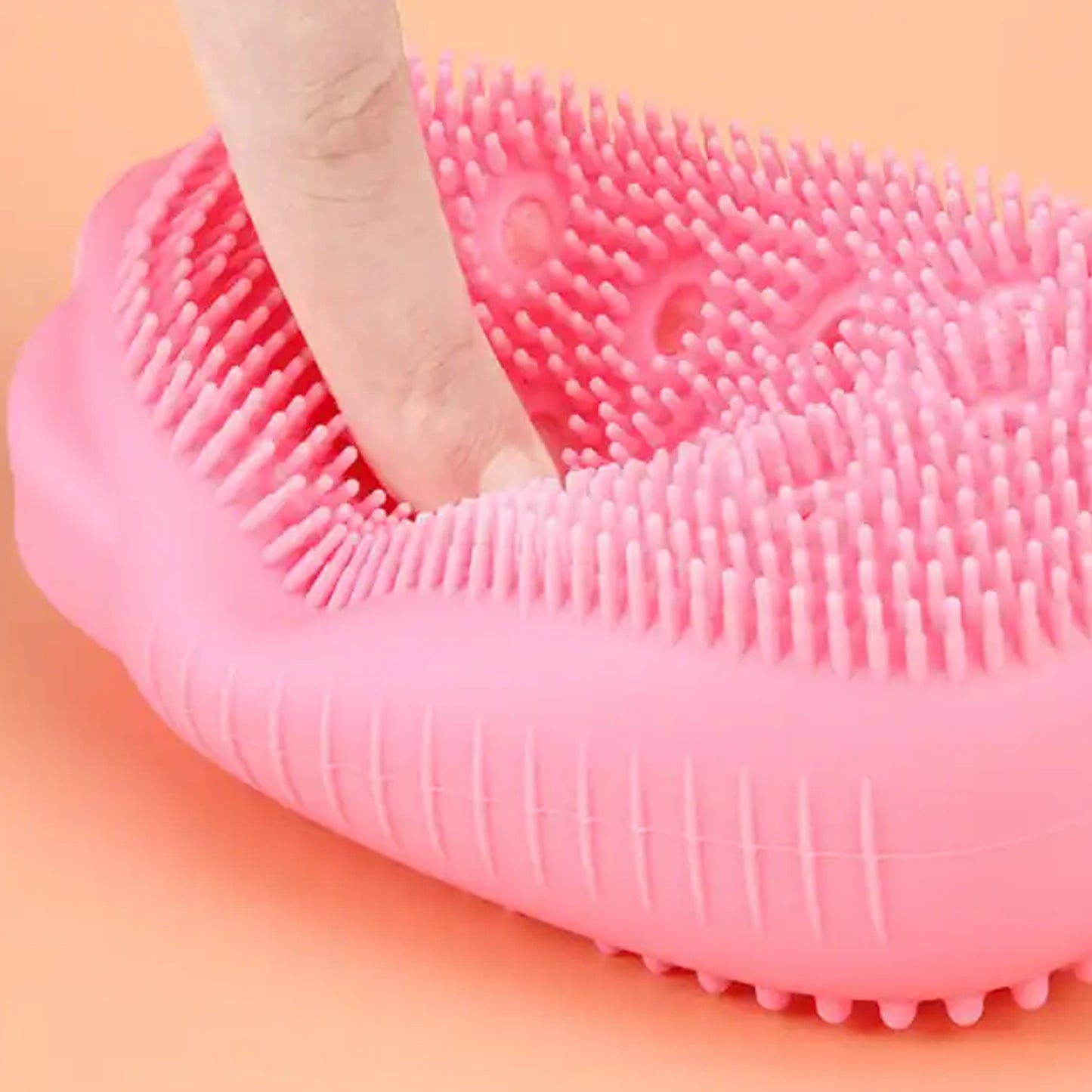 Wukusy silicone bath brush, double-sided body scrubber with ultra-soft, deep cleansing and exfoliating surface for smooth skin.