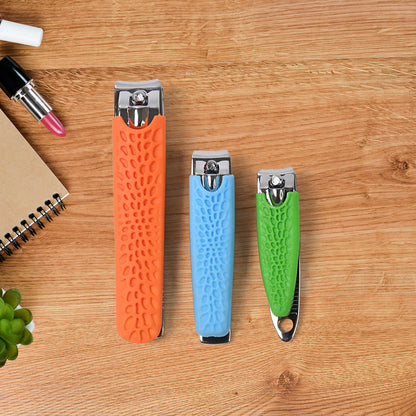 Wukusy 3-in-1 nail clipper set with large and small nail cutters for precise grooming, compact design for easy use.
