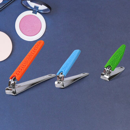 Wukusy 3-in-1 nail clipper set with large and small sizes, compact design for precise nail trimming in health and beauty.