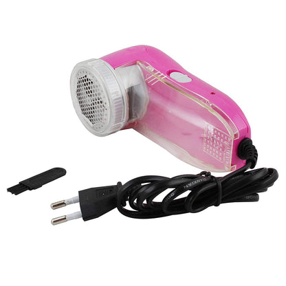 Wukusy Creative Mind lint remover for woolens, sweaters, blankets, and jackets, showing the handheld device in use.
