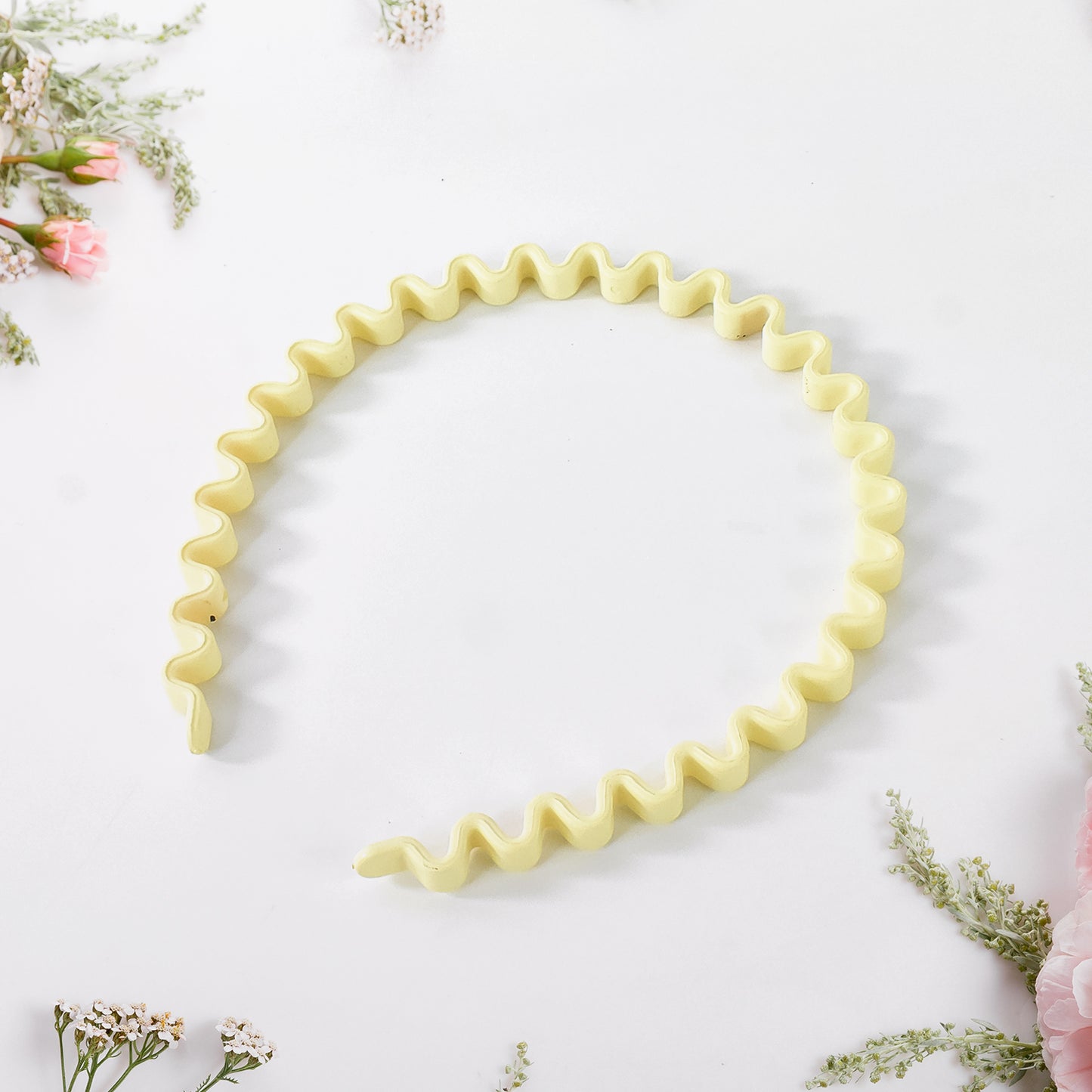 Wukusy plastic simple headband with comb design, lightweight hairband for styling and hair control, single piece.