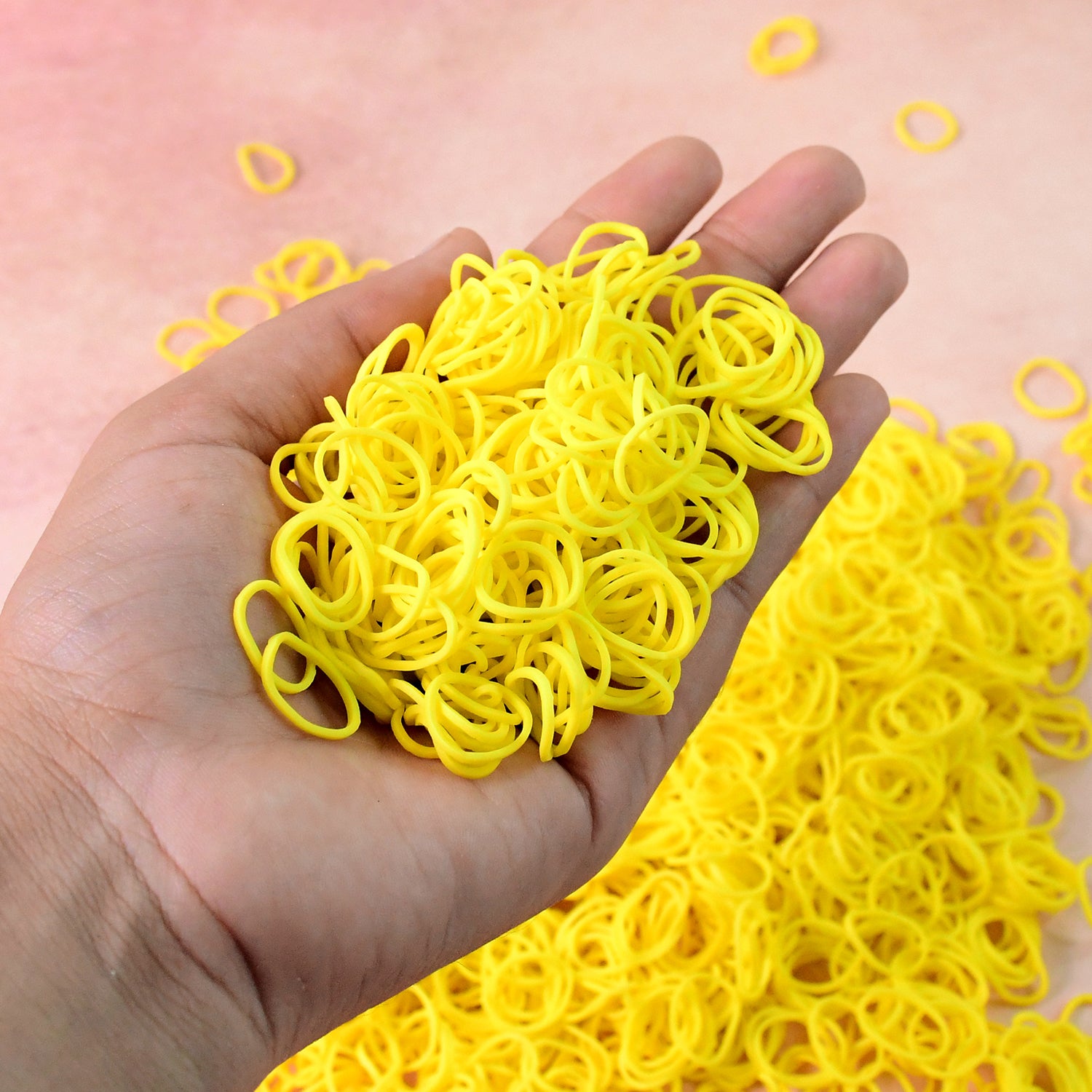 Wukusy premium strong elastic rubber bands in a pack, versatile for health, beauty, and household uses, approximately 110 to 120 grams.