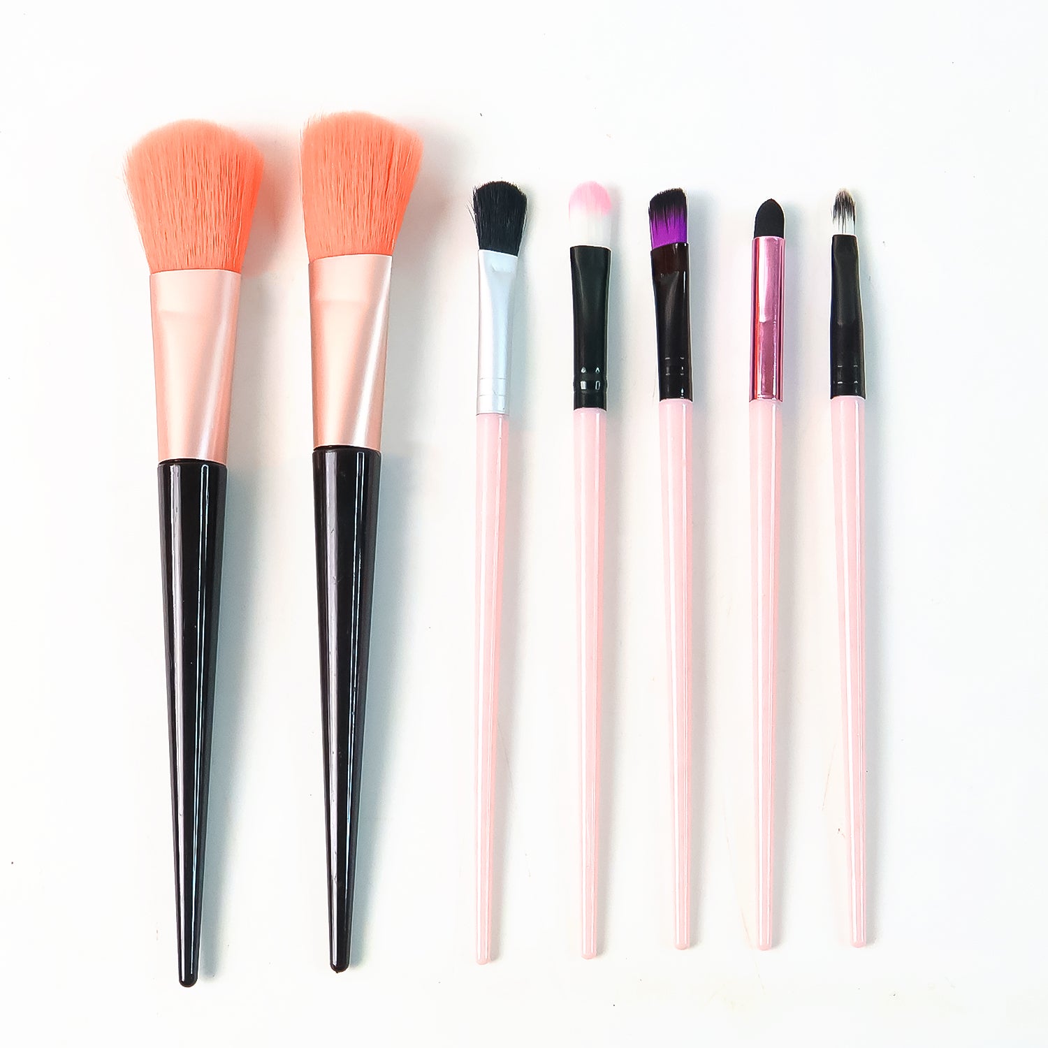 Set of seven soft professional makeup brushes by Wukusy, ideal for precise application in beauty routines.
