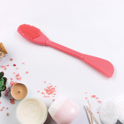 Wukusy 2-in-1 double-headed silicone face mask brush for easy, hygienic skincare application.