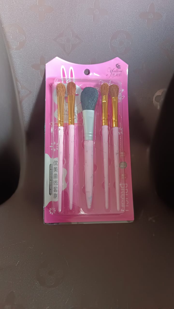 Wukusy 5-piece makeup brush tools kit with mixed color handles, including various brushes for applying makeup.