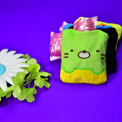 Green Wukusy Kitty hot water bag with cover, used for pain relief, neck, shoulder, hand, foot warmth, and menstrual cramps.