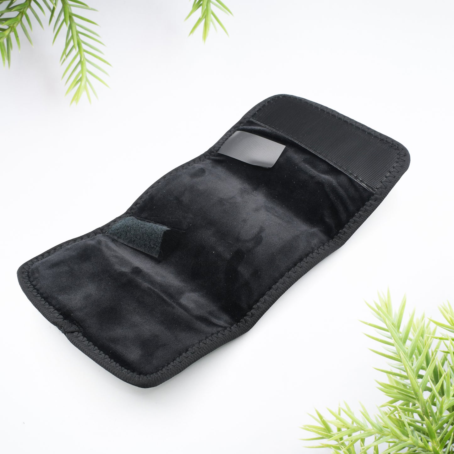 Wukusy Hand Heating Strap for pain relief, portable infrared heat belt with cable, designed for targeted warmth and comfort.