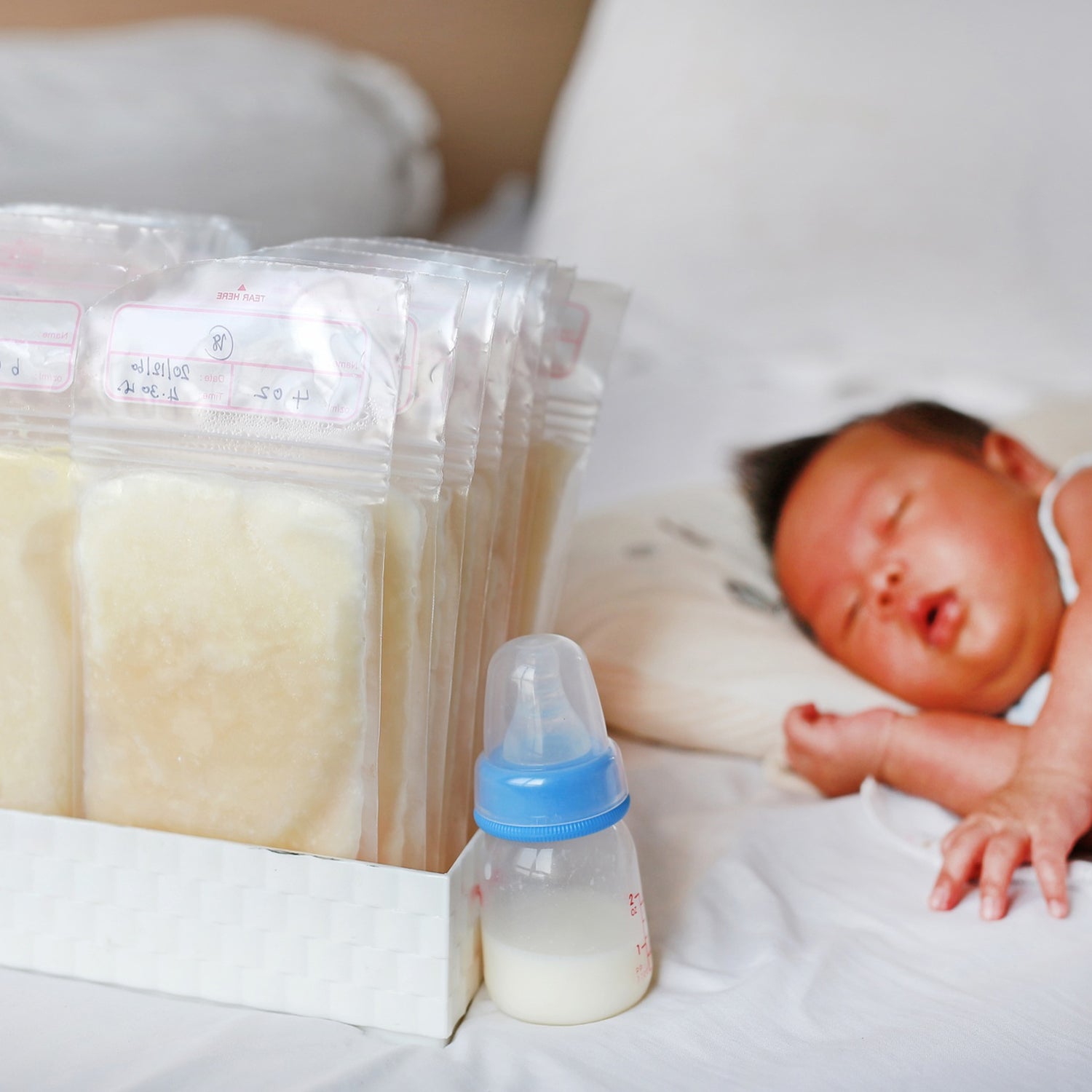 Wukusy breastmilk storage bags with double zipper seal, 60-pack, designed for safe, secure storage of expressed milk.