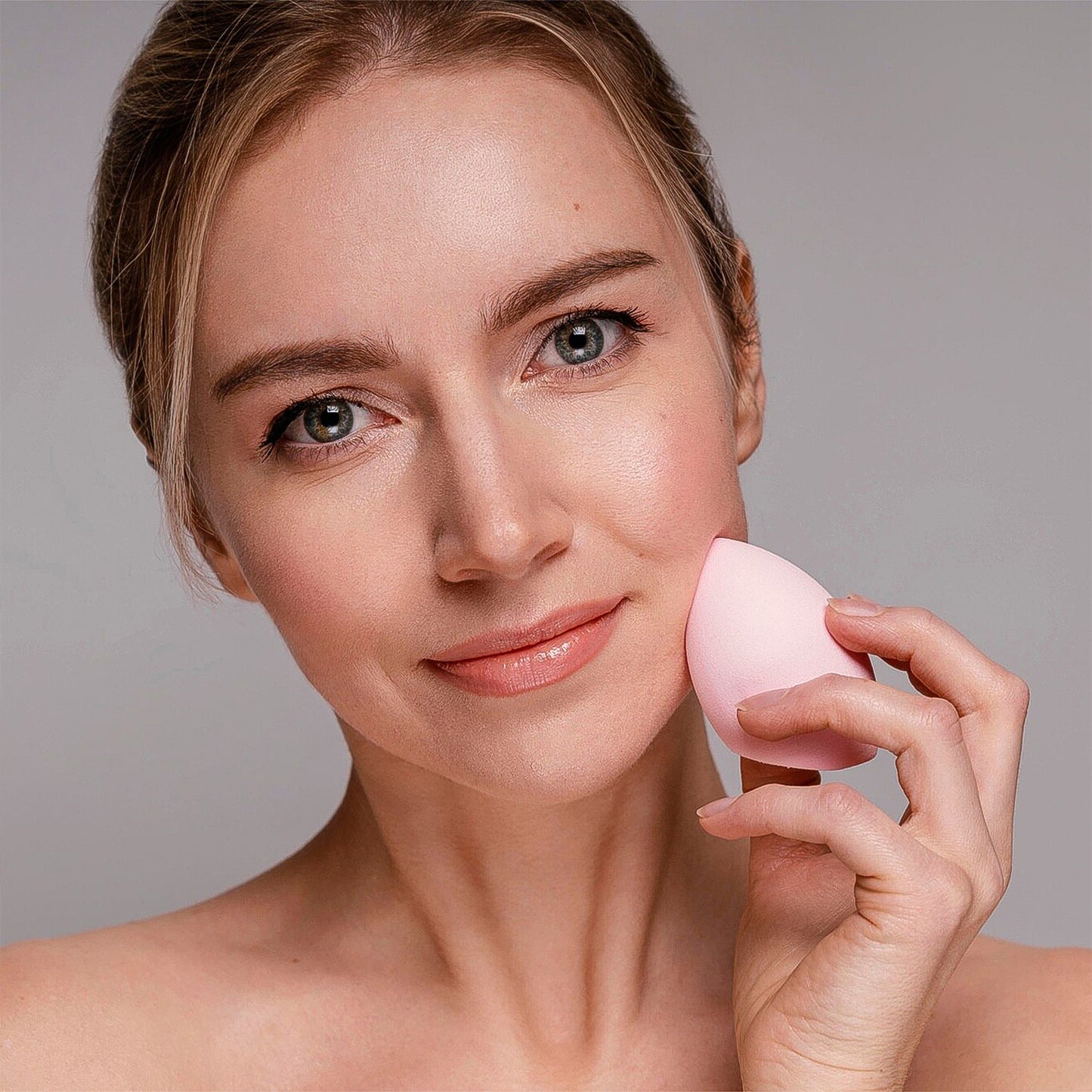 Wukusy 6-piece makeup sponge set for liquid, cream, and powder makeup in a health care product image.
